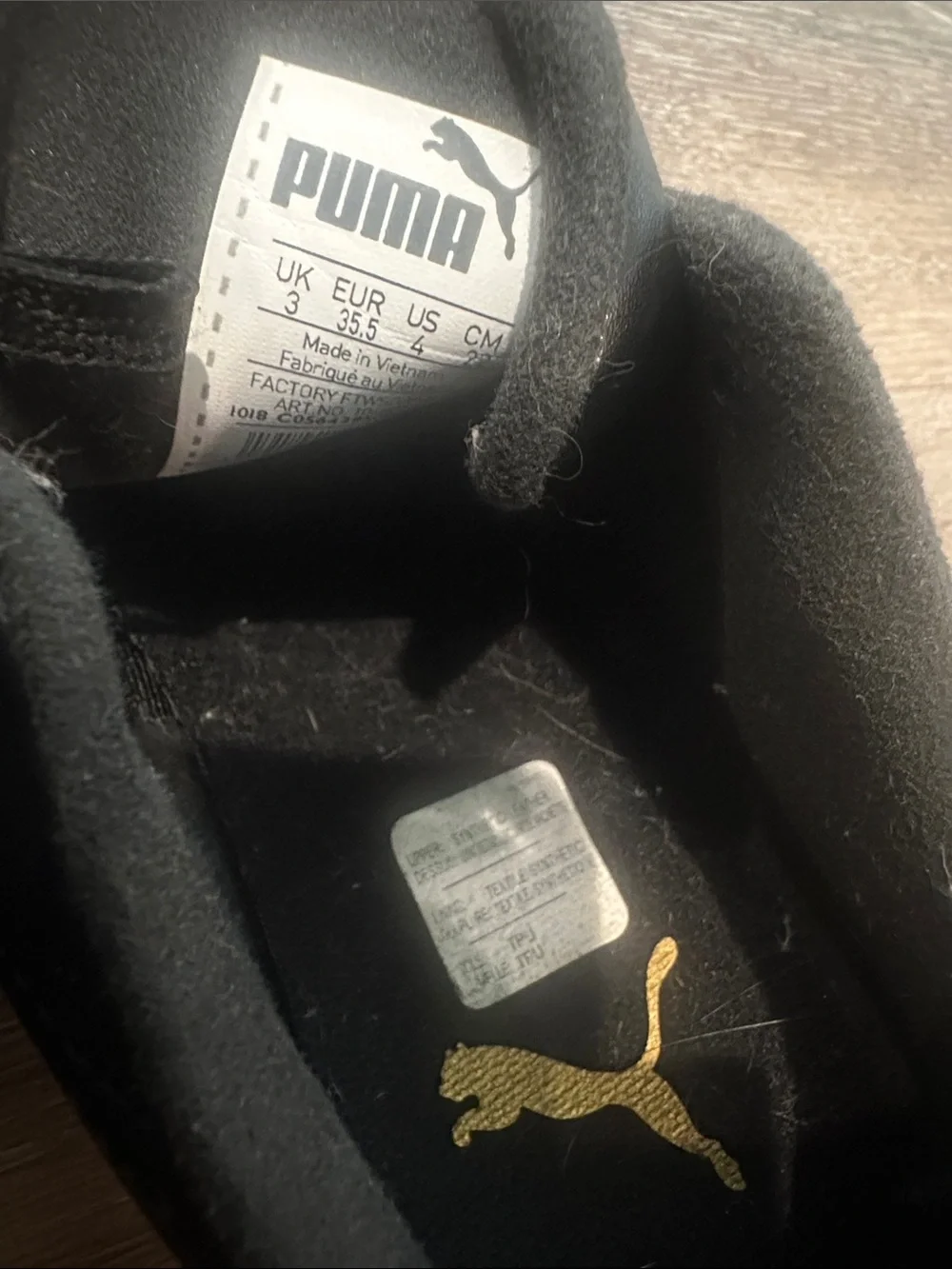 Puma Capitano Kids Black, White & Gold Soccer Cleats, size 4